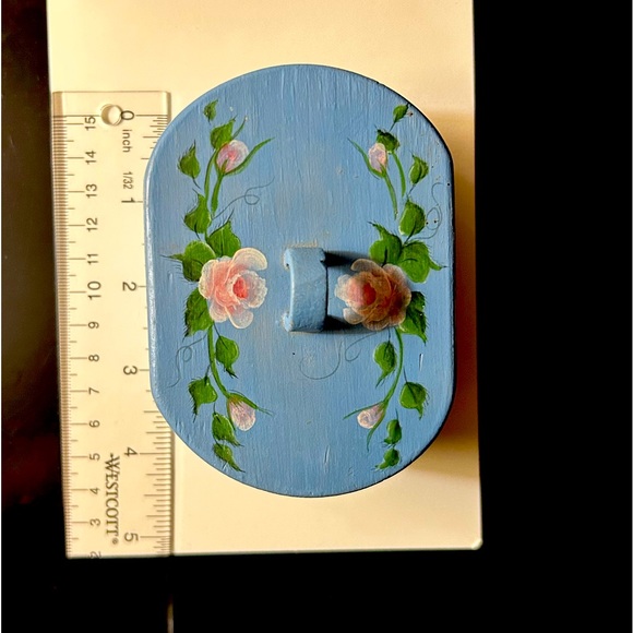 Small Wooden Box with Painted Rose Malling Design - Picture 6 of 8